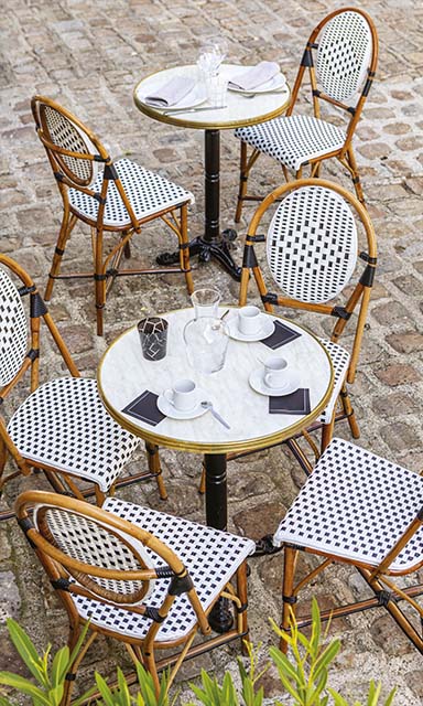 Los muebles de exterior de las terrazas parisinas